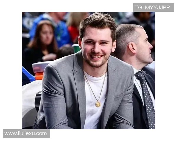 年轻足球明星的颜值魅力与青春风采的完美结合