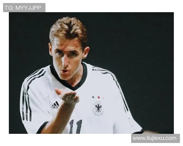 马尔维罗足球明星的传奇之路与辉煌成就探秘 马尔维罗足球明星的传奇之路与辉煌成就探秘