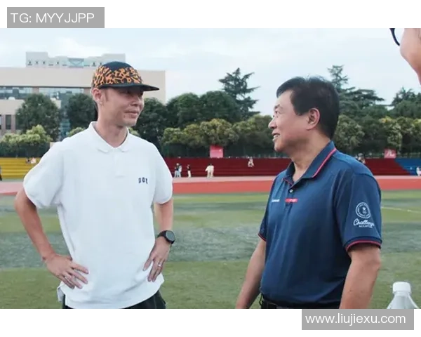 足球明星们如何看待罗枫的技术与表现分析